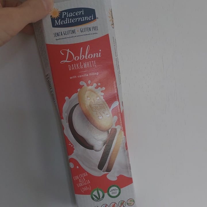review photo of Piaceri Mediterranei Dobloni Dark & White with Vanilla Filling shared by @eleonorabarbieri on 15 Nov 2022 - review
