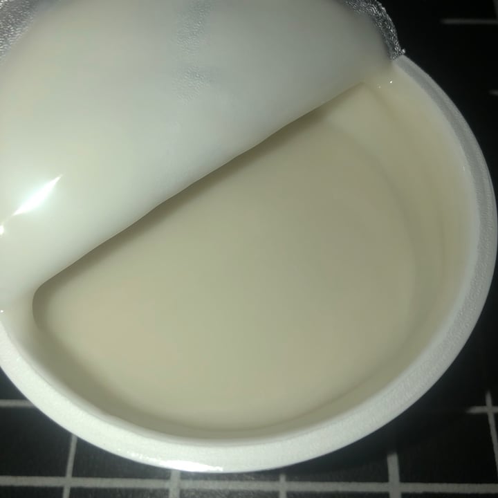 photo of Crudda Yogur a Base de Coco sabor Vainilla shared by @soffveggie on  10 Oct 2021 - review