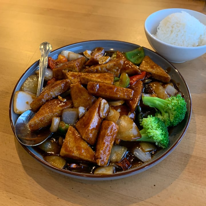 photo of Trendy Vegan General Tso Tofu shared by @cayo on  03 Aug 2022 - review