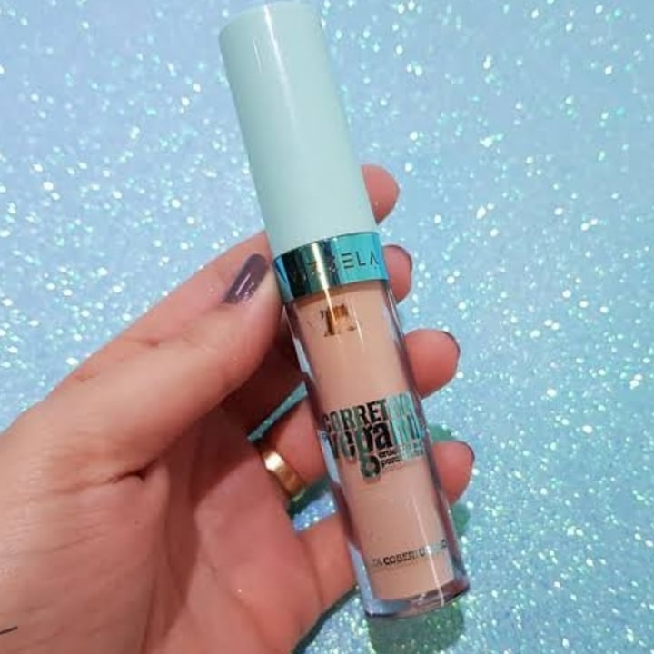 review photo of Vizzela Cosméticos Corretivo shared by @thacimaga on 29 Apr 2022 - review
