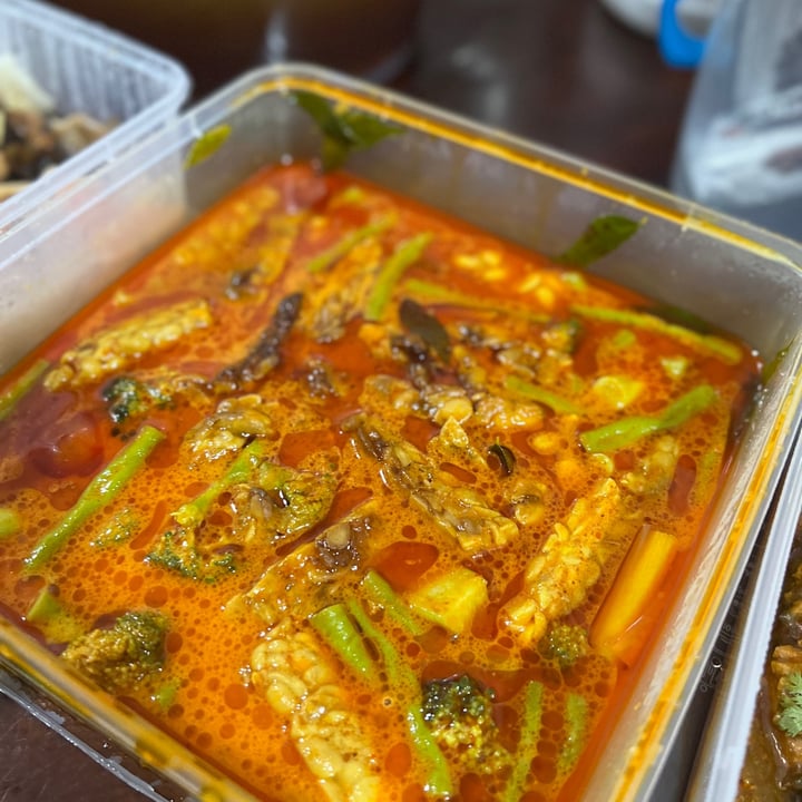 photo of New Fut Kai Vegetarian Restaurant Panang Tempeh Curry shared by @yvonnengmh on  06 Jul 2022 - review
