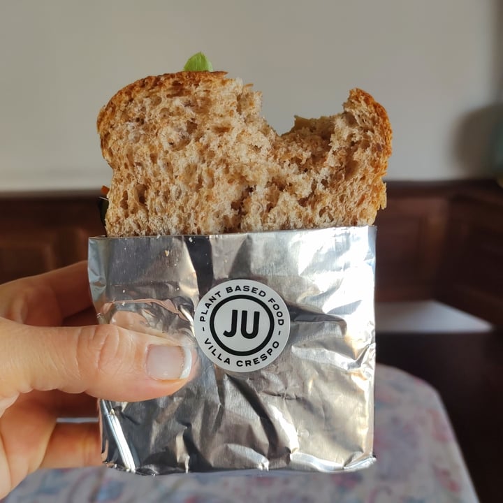 photo of JU Vegano Sandwich De Hummus shared by @noeschulz on  19 Aug 2022 - review