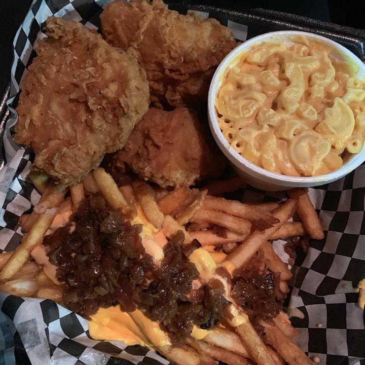 photo of Doomie's Home Cookin' 3 piece fried Chicken meal shared by @gabywoofwoof on  07 Apr 2021 - review