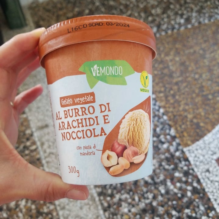 photo of Vemondo Gelato al burro di arachidi e nocciola shared by @mikimiki on  06 Jun 2022 - review