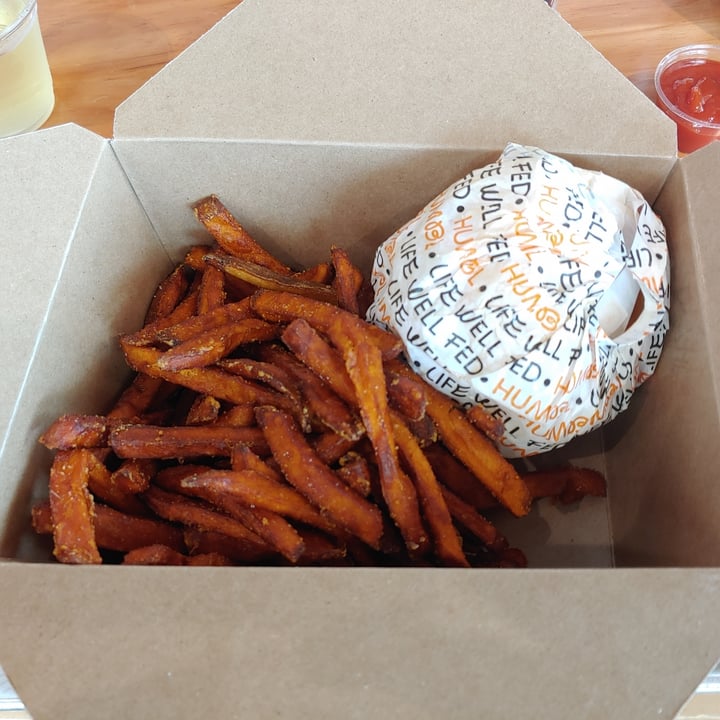 photo of HUMBL Spicy Chickn Sandwich with Sweet Potato Fries shared by @scubakitty77 on  17 Oct 2020 - review
