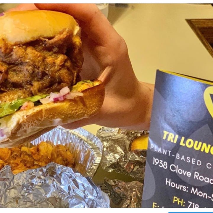 review photo of TRI Lounge & Cafe oyster mushroom fried chicken sandwich shared by @melissaschapman on 06 Aug 2020 - review