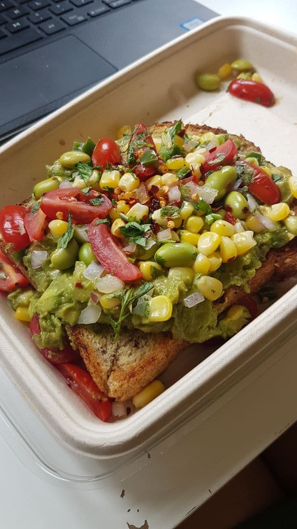 Foto do prato “Smashed avocado toast”