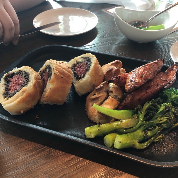 review photo of Bread Street Kitchen Singapore Impossible Wellington shared by @aishahalattas on 01 Mar 2021 - review