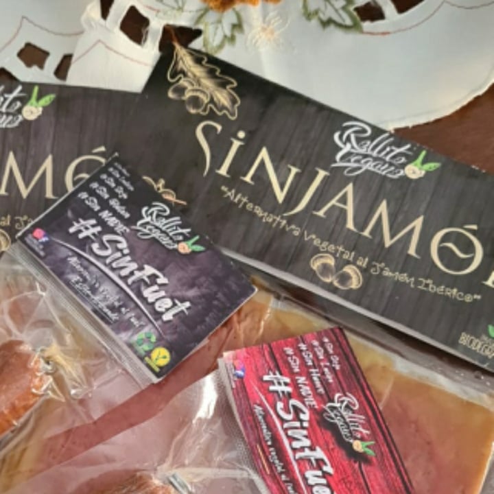review photo of Rollito Vegano Sin jamón shared by @codyveg on 06 Dec 2021 - review