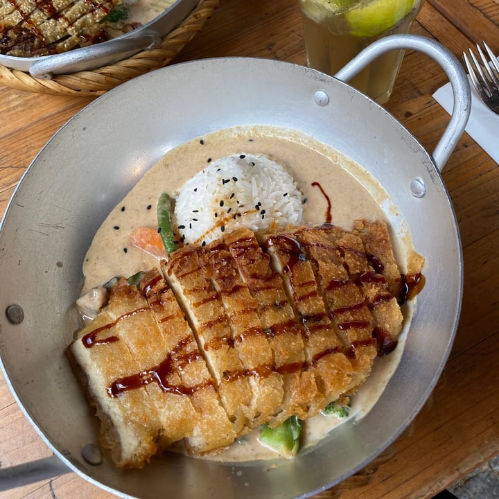 review photo of sunshine - vegan restaurant Chicken with Peanut Sauce shared by @isischnd on 26 Jan 2022 - review