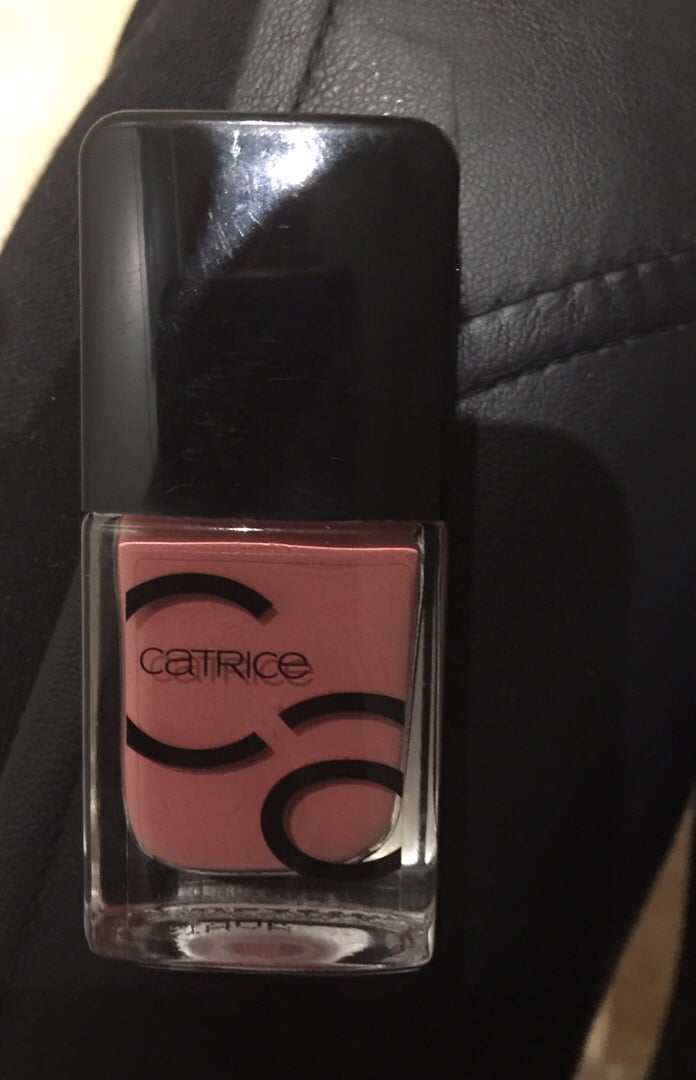 photo of Catrice Cosmetics Esmalte ICONails Gel Lacquer shared by @lorenavegana on  07 Dec 2019 - review