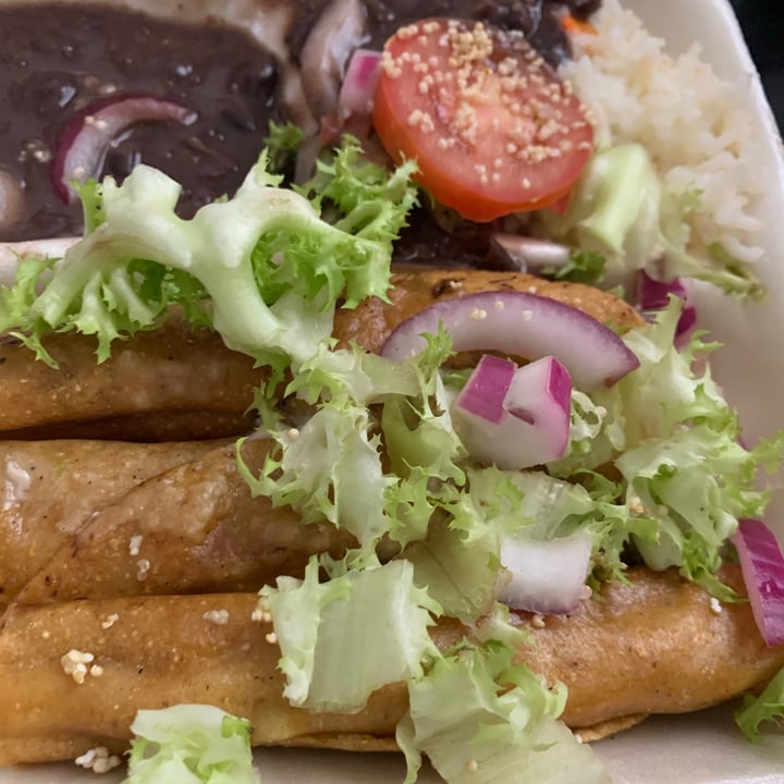 photo of Boris Vegan Club Tacos  dorados de zanahoria shared by @bsmv on  31 Oct 2020 - review