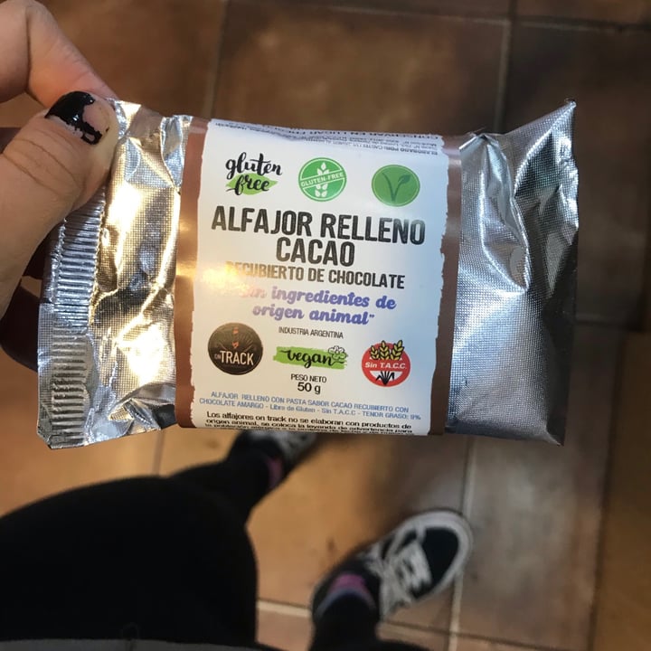 photo of On Track Alfajor Relleno Cacao shared by @candelariex on  28 Apr 2021 - review