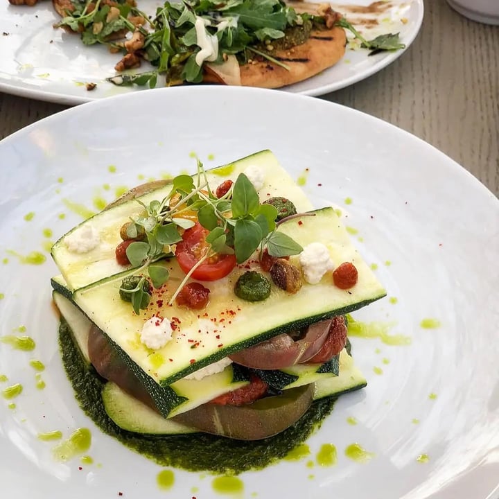 review photo of Oliver's Heirloom Tomato Tower shared by @marinadelio on 11 Apr 2022 - review