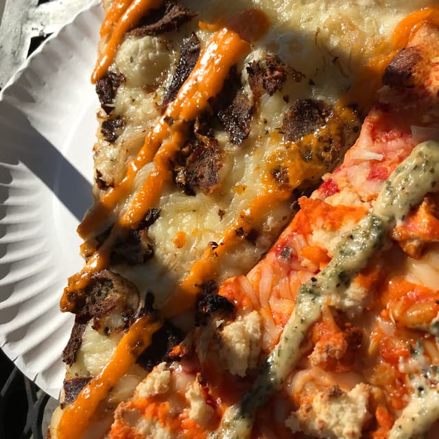 Foto del plato “Reuben Pizza”