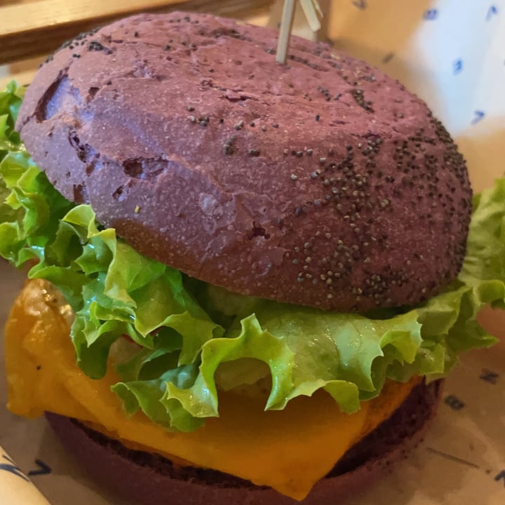 photo of Flower Burger Flower burger shared by @beatricevercesi on  27 Nov 2021 - review