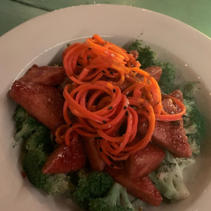 review photo of The Top That Peanut Dish shared by @courtneykennedy on 14 Jun 2022 - review