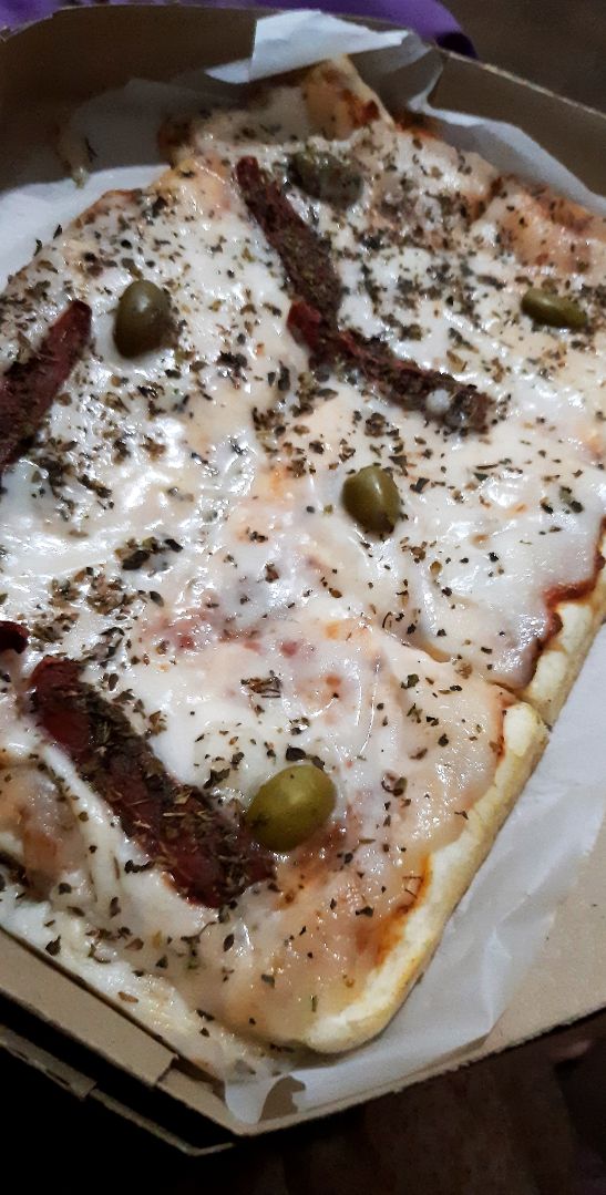 review photo of Maestros Pizzeros Pizza con tomates asados shared by @brenfar on 02 Mar 2020 - review