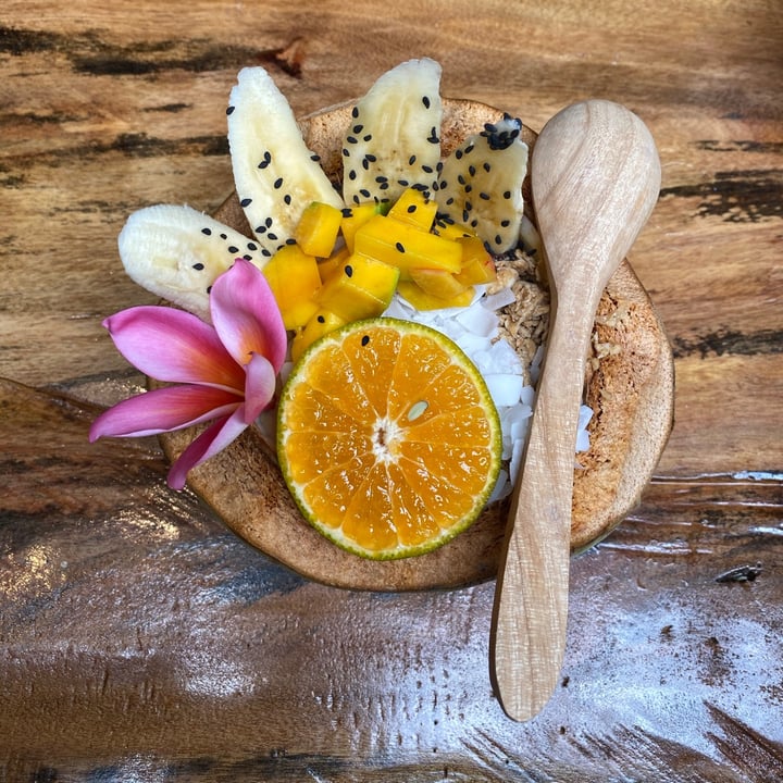 review photo of Hellocapitano Lifestyle Café Tropical Smoothie Bowl shared by @alexandradwg on 27 Dec 2020 - review