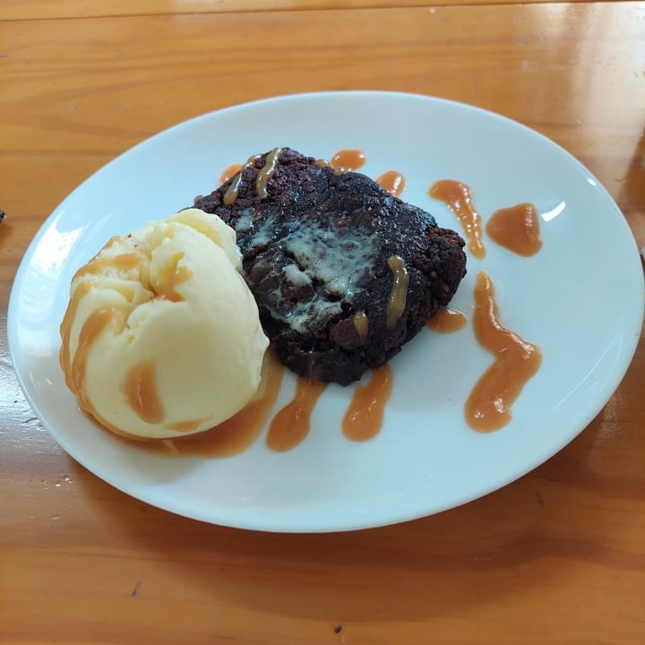 photo of Raízes - cozinha veg Brownie com sorvete shared by @francini on  20 Jul 2022 - review