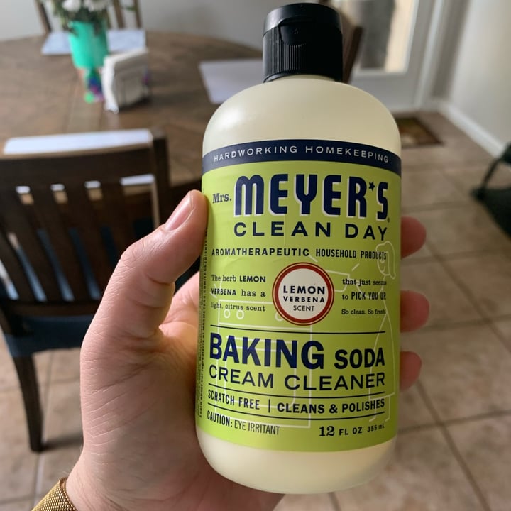 photo of Mrs. Meyers Baking Soda Cream Cleaner shared by @nikkidavisarmstrong on  27 May 2022 - review