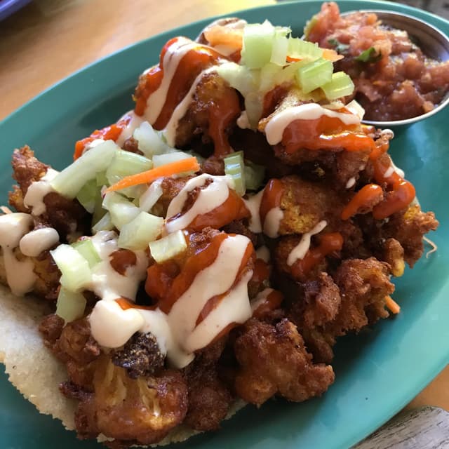 「Buffalo flower street tacos」の料理の写真