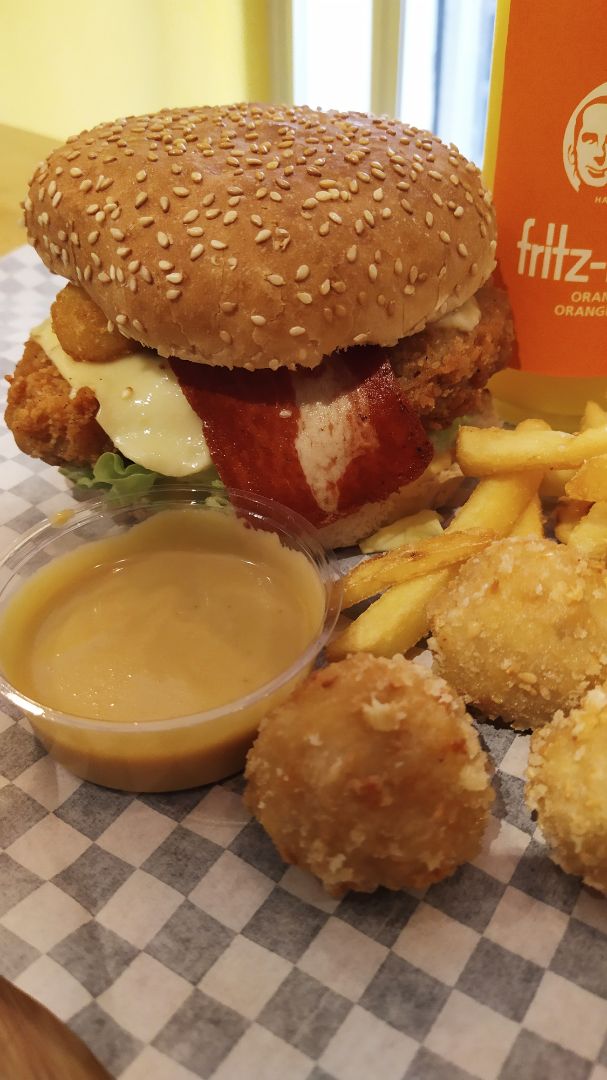 photo of THUNDER VEGAN FOOD Thunder Burger shared by @enniwestt2 on  15 Feb 2020 - review