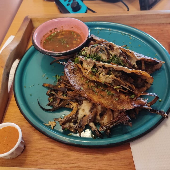photo of Dalia Plant Power . Mex Tacos De Birria shared by @laurab84 on  30 Apr 2022 - review