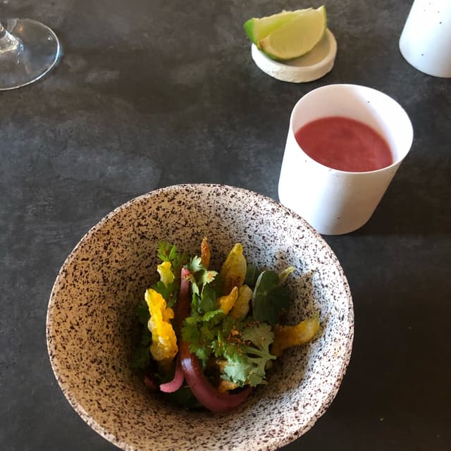 Foto do prato “Fiori di Zucca croccanti e Gazpacho di pomodori e fragole”