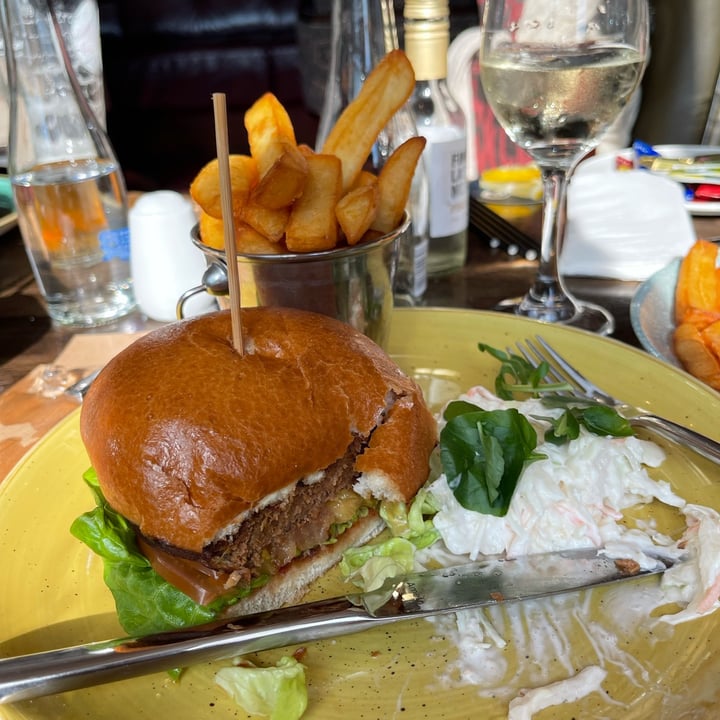 photo of Red Cow Inn Vegan burguer shared by @limacpl on  26 Apr 2022 - review