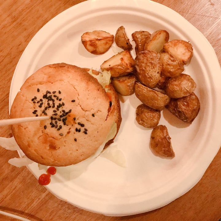 photo of Healthy be good Beyond Burger shared by @panambijournal on  27 Sep 2020 - review