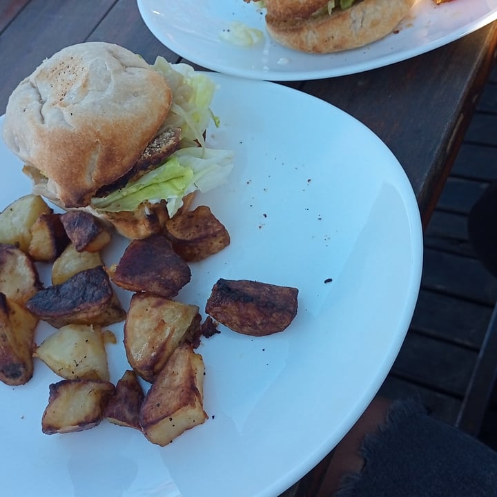 photo of Estilo Veggie Hamburguesa Gran crispy shared by @lourmarzi on  11 Jul 2021 - review