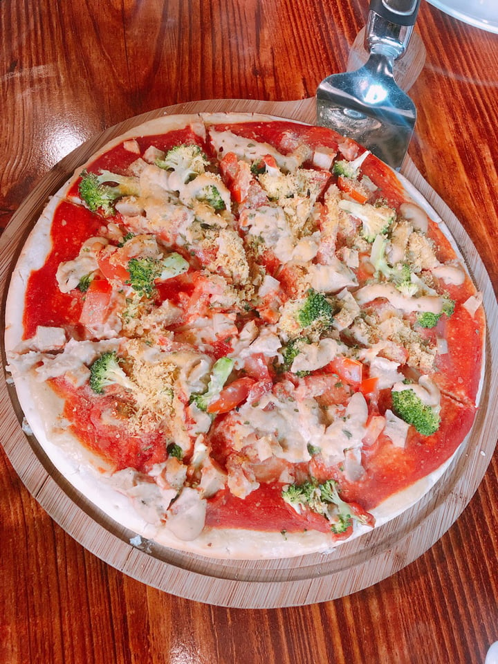 photo of nomVnom Bistro FOMO Pizza shared by @cat on  01 Aug 2019 - review