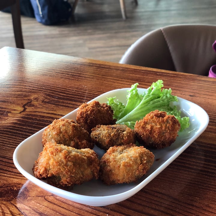 photo of nomVnom Bistro Mushroom Fritters shared by @detide on  02 Dec 2021 - review