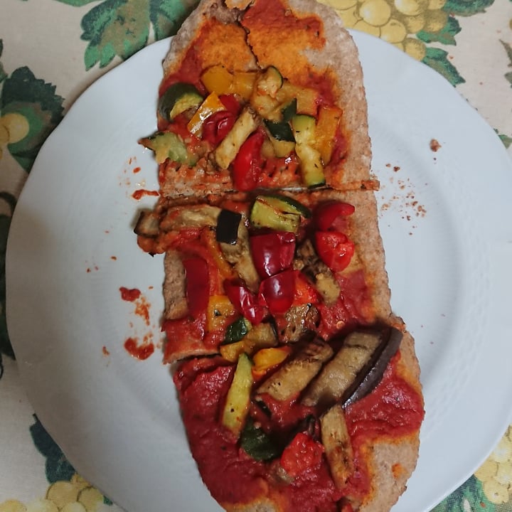 photo of Italpizza pizza con farina integrale e verdure shared by @antonellaf on  29 Dec 2021 - review