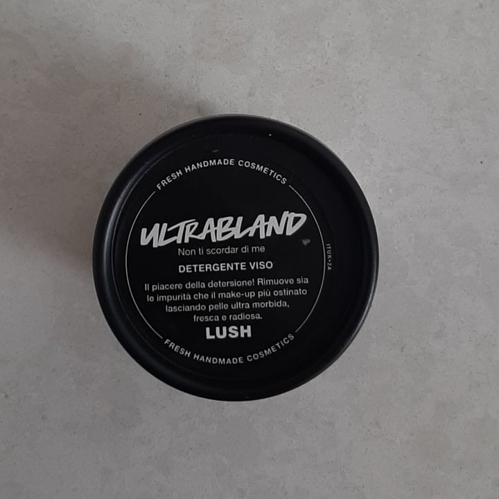 review photo of LUSH Fresh Handmade Cosmetics Ultrabland Facial Cleanser shared by @9esme2 on 02 Apr 2022 - review