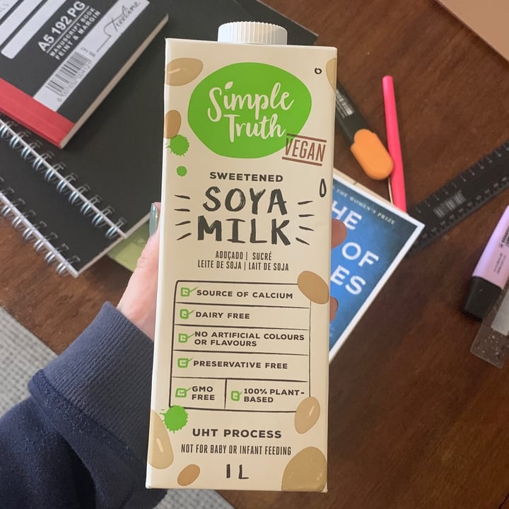 photo of Simple Truth Sweetened Soya Milk shared by @theveganstudents on  17 Aug 2021 - review