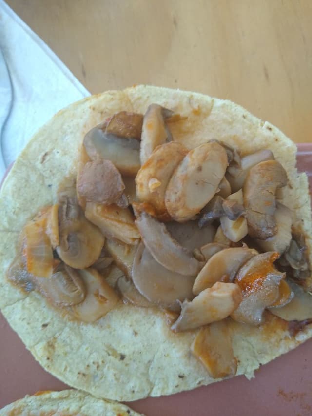 菜肴“Taco de hongos al chipotle”的照片