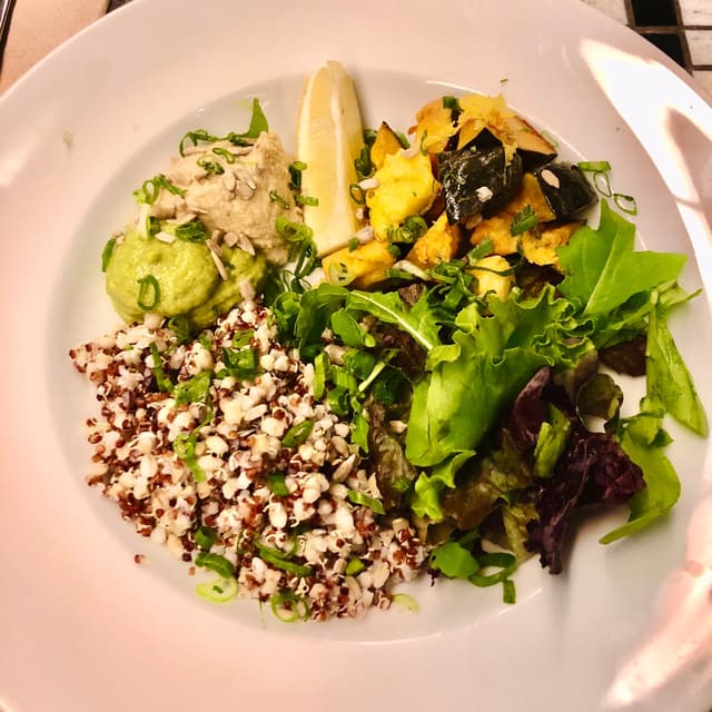 菜肴“Ensalada Granos Antiguos”的照片