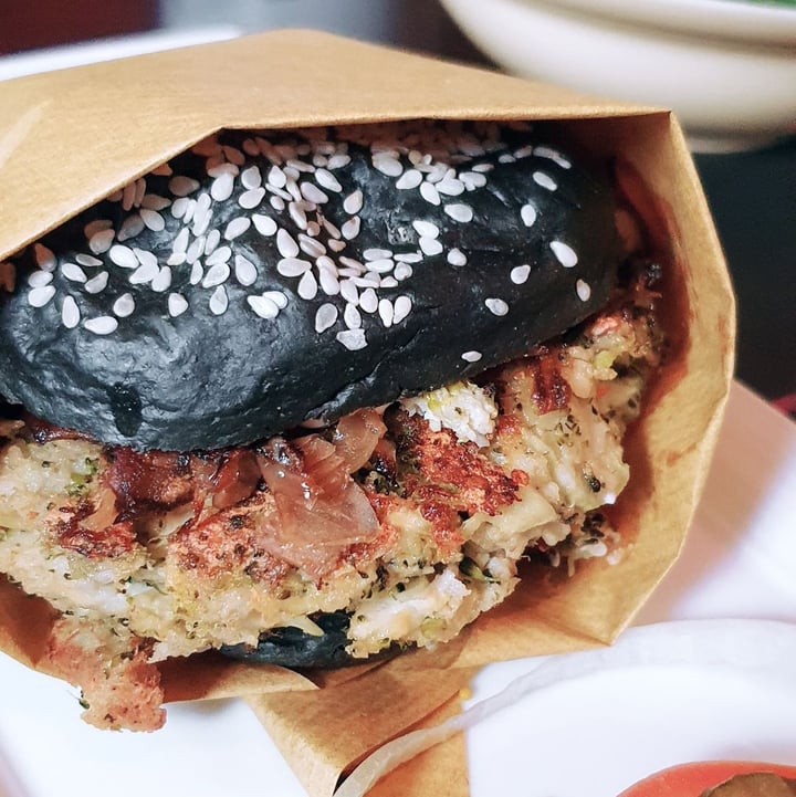 review photo of 25 Degrees Burger, Wine & Liquor Bar Vegan Beyond Burger shared by @plantsandthanku on 14 Mar 2020 - review
