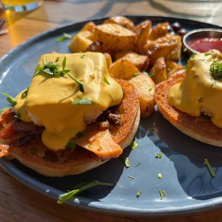photo of Bravocados Traditional Benny shared by @ecoveg on  15 Oct 2022 - review