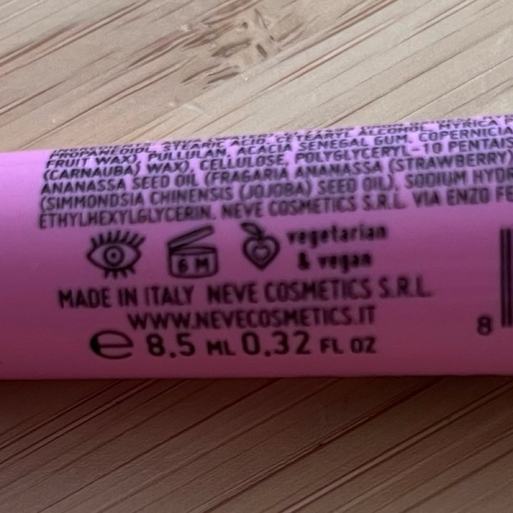 review photo of Neve Cosmetics Balck Bubble mascara shared by @livias on 10 Feb 2022 - review