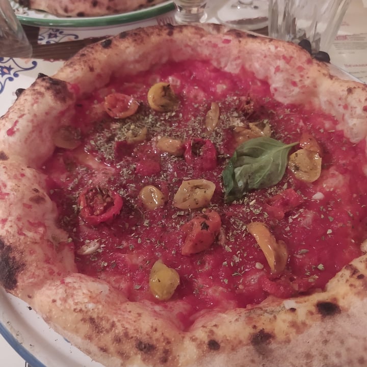 photo of Pizzium Pizza rossa con i pomodorini shared by @valy on  26 Apr 2022 - review