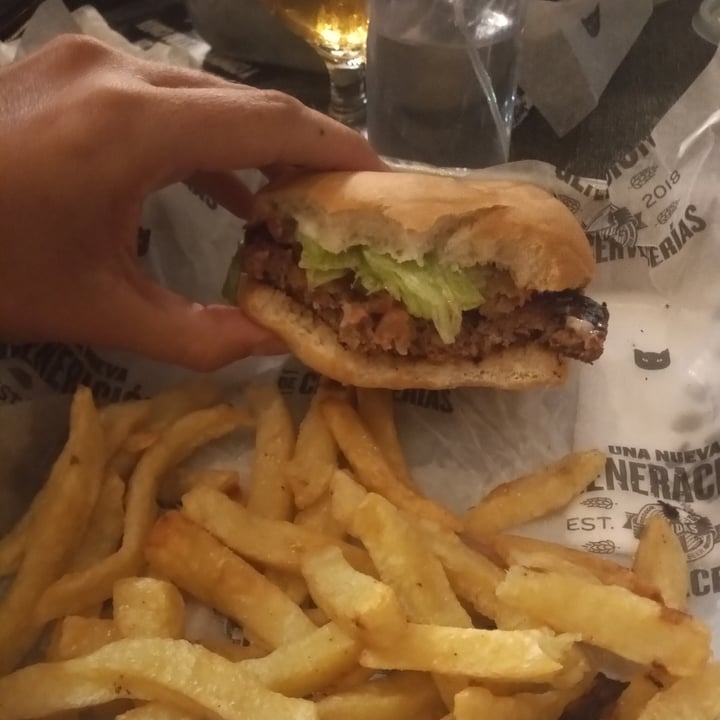 photo of 7 VIDAS DRINKS AND BEER Hamburguesa NotCo shared by @agusvicentini on  07 Feb 2022 - review