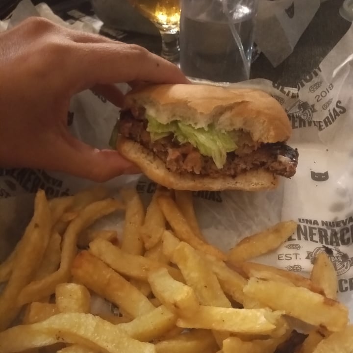 review photo of 7 VIDAS DRINKS AND BEER Hamburguesa NotCo shared by @agusvicentini on 07 Feb 2022 - review