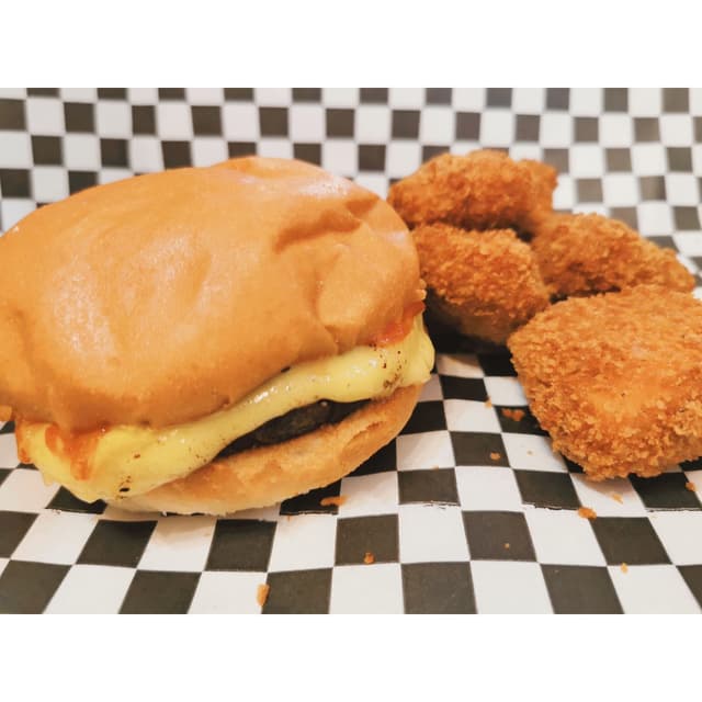 Photo of the dish “Mimi Burger & Breaded Tofu Nuggets”