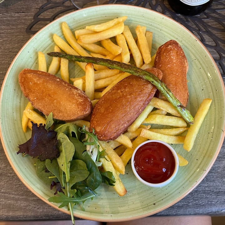 photo of Havsvikens Restaurang quorn fillet with french fries shared by @giuliawally on  24 Jun 2022 - review