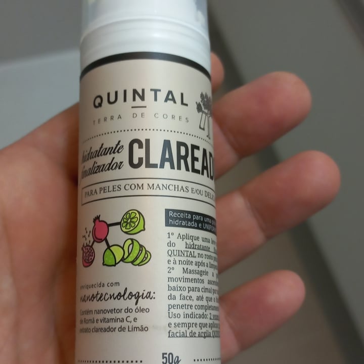 photo of Quintal Dermocosméticos hidratante facial Clareador shared by @catiatoninatto on  11 May 2022 - review