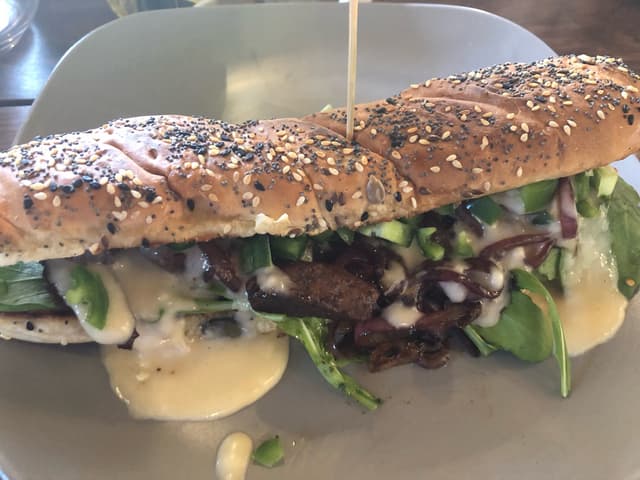 Foto do prato “Wannabe Philly Cheese Steak”