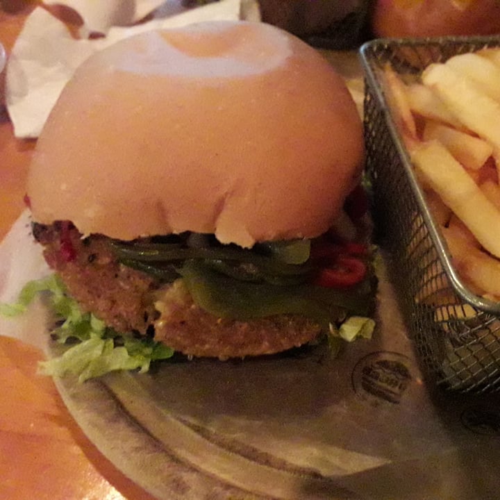 photo of Brewer Restaurant Y Bar Hamburguesa de garbanzos shared by @alovespink on  28 Dec 2021 - review